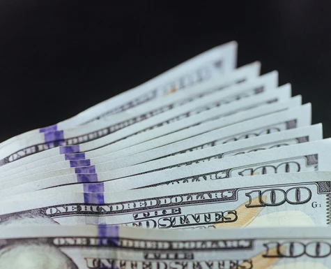 Dólar opera em queda, a R$ 5,58, e Bolsa cai antes de BC decidir juros